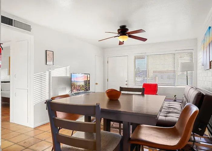 Pinchot Dos - Old Town Apartment *